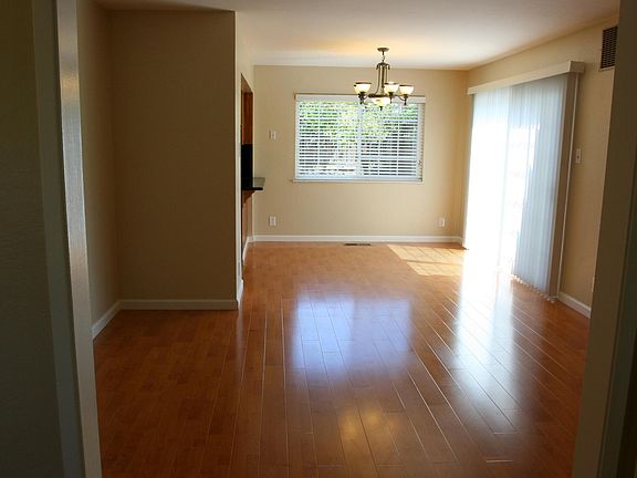 3rd image of 2780 Longford Dr