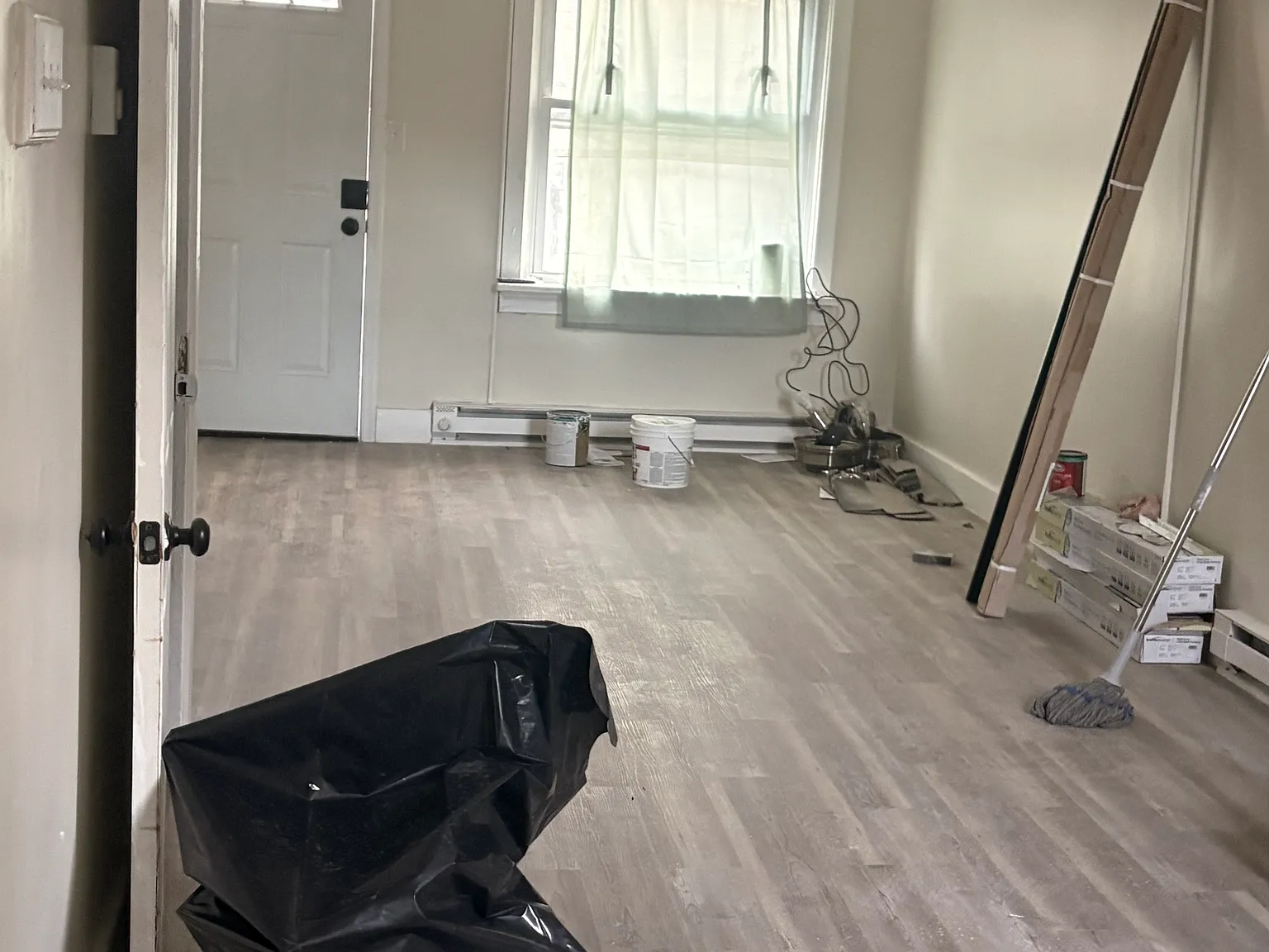 3 bed, 1200 sqft, $1,400 — Photo 2