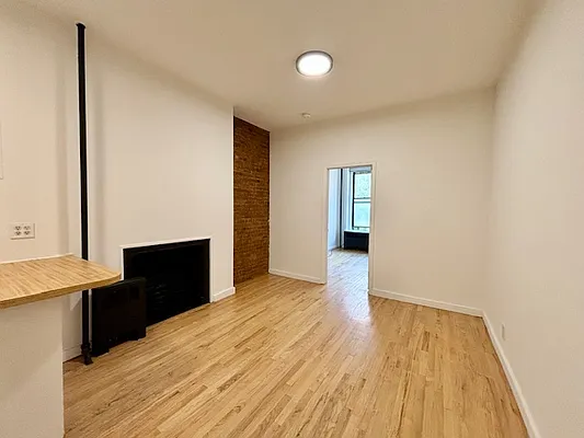 Rented by KNOCKKNOCK LLC | media 6