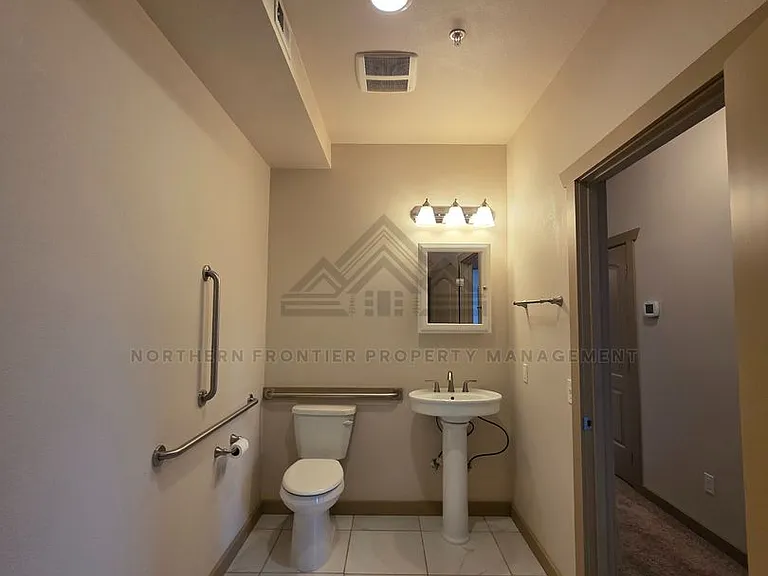 1410 S College Ave — Photo 27