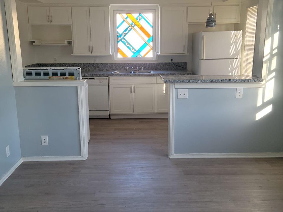 1st image of 626 N Sycamore Ave
