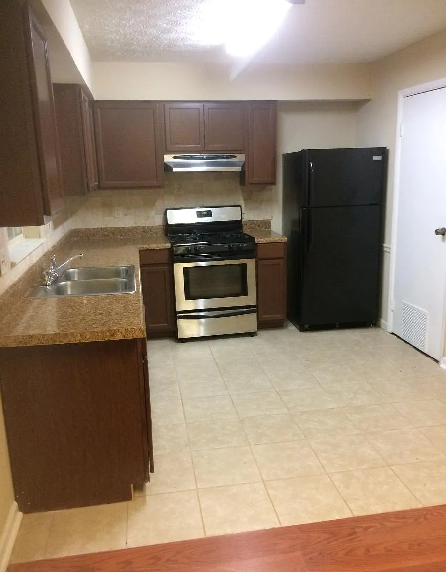 2 bed, 1700 sqft, $1,450 — Photo 3
