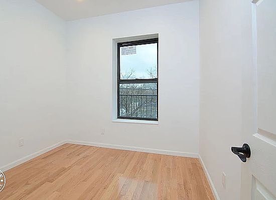 4th image of 741 Washington Ave APT 3L