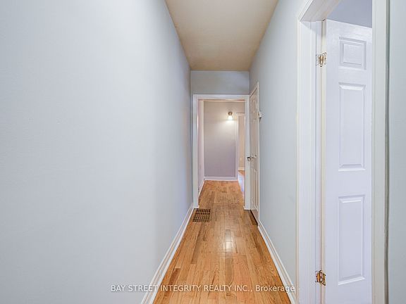 5th image of 19 Robinson Ave