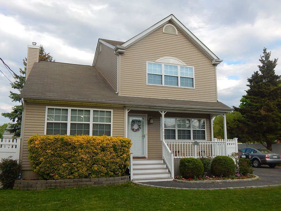 1st image of 107 Cayuga Ave