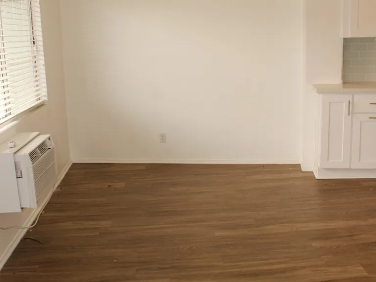 1405 Amherst Ave #208 — Photo 5