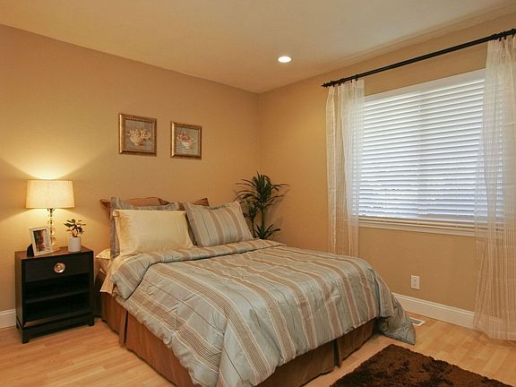 2nd image of 3373 Kahleen St