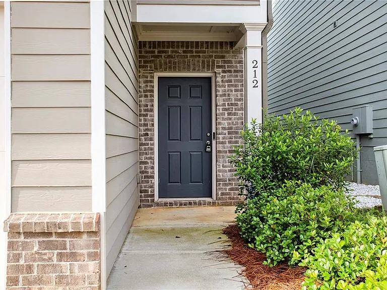 212 Ridge Valley Dr — Photo 3
