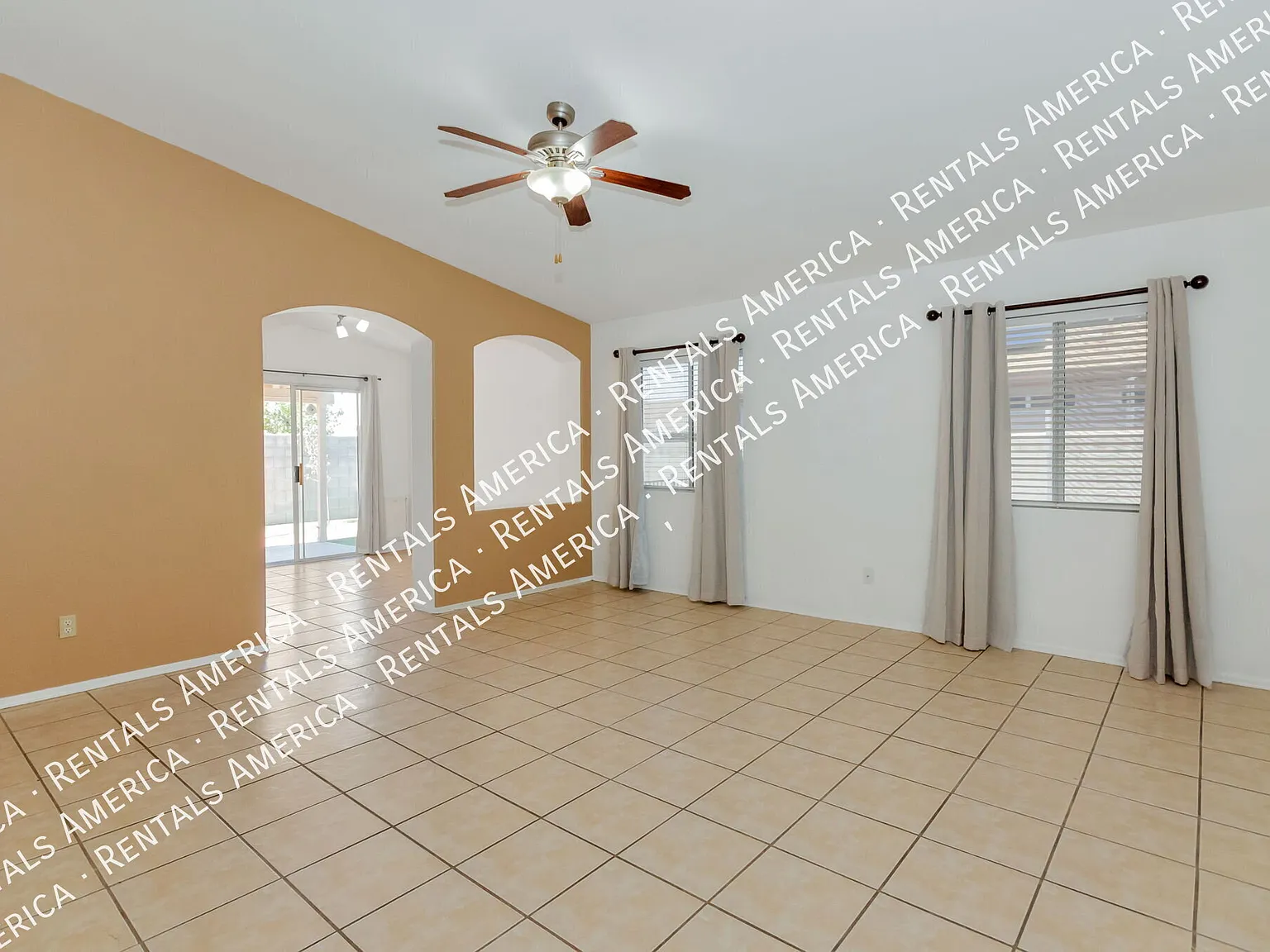 Hurry! Cute, clean 3 bedroom/2 bath! — Photo 3