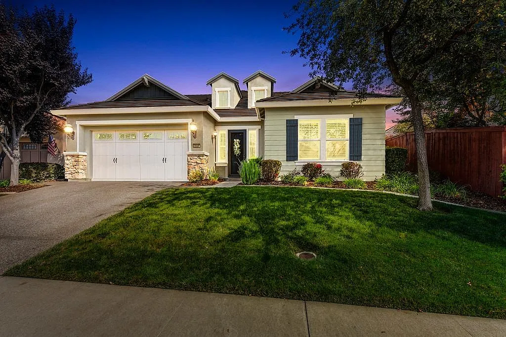 2041 Benton Loop photo 1