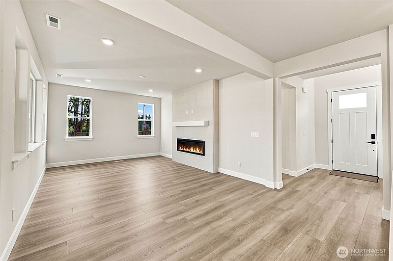 3rd image of 2220 Oak Court #1
