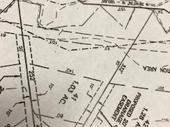 501 Wolf Hollow Dr, Lena, IL 61048