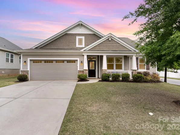 7113 Meridale Forest Dr, Charlotte, NC 28269