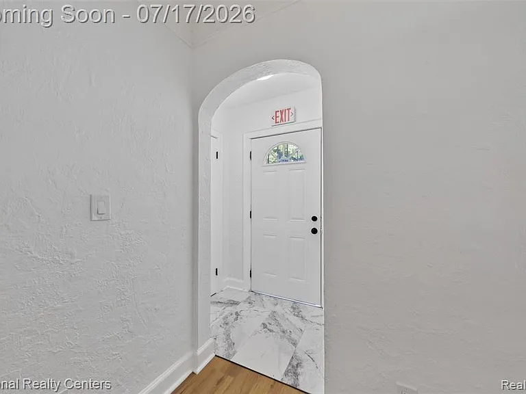 13527 Winthrop St — Photo 3