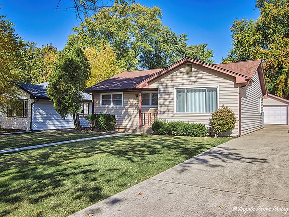 2nd image of 426 Fairhaven Ln