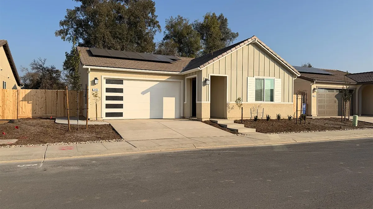 Building Photo - 2153 N Renn Ave