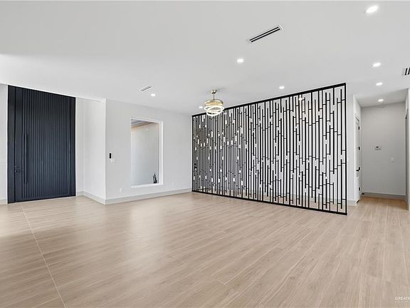 2nd image of 1706 Villa Centenario St