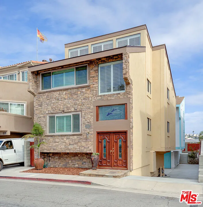 3 bed, 2.5 bath, 1646 sqft, $8,750 — Photo 2