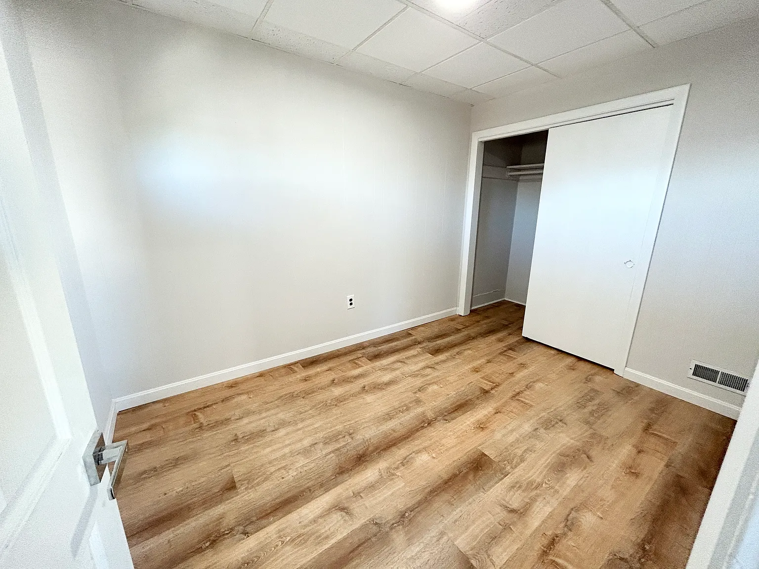 2 bed, 9999 sqft, $2,400 — Photo 2