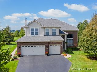 652 Western Dr, North Aurora, IL 60542