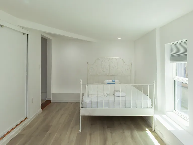 119 E Poplar Ave #1A — Photo 2