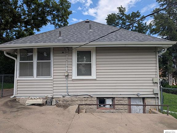 2nd image of 8011 Maywood St