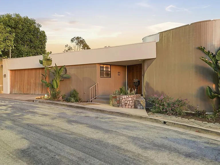 320 Kempton Rd — Photo 37