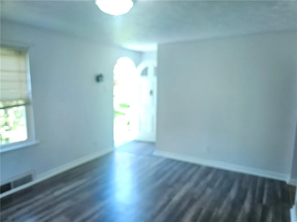 2 bed, 945 sqft, $1,200 — Photo 2