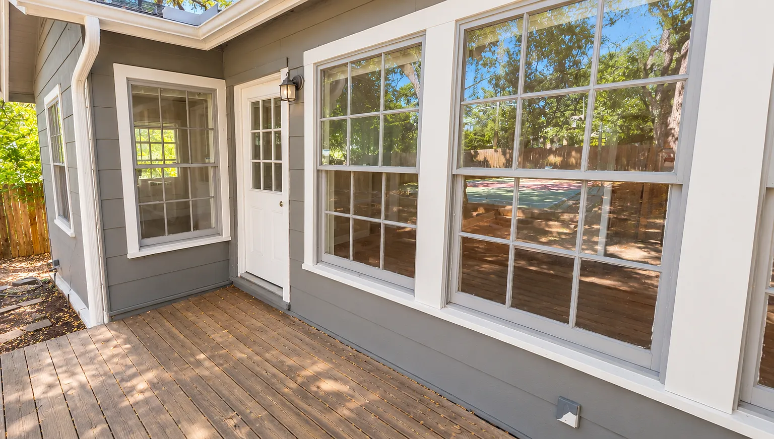 1907 David St — Photo 2