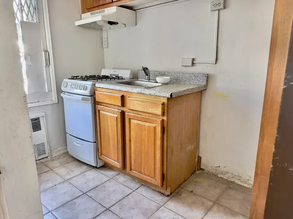 1332 Metropolitan Avenue image 2 of 12