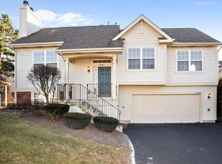 18627 W Sterling Ct, Grayslake, IL 60030