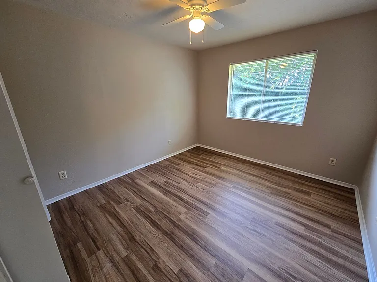 2615 Pecan Knoll St #B — Photo 8