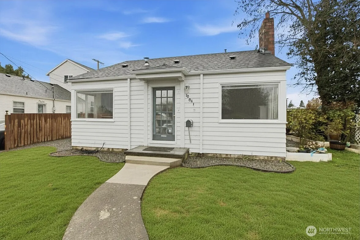 10041 15th Avenue SW photo 1
