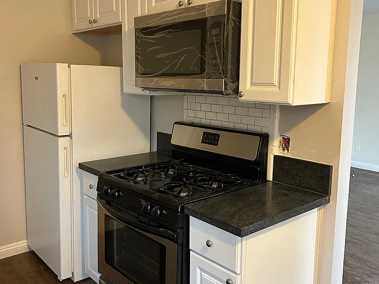 163 Pleasant Ave #4 — Photo 13