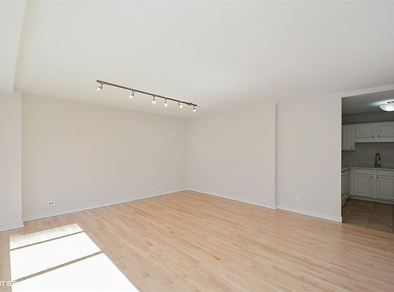 3rd image of 211 E Ohio St APT 1818