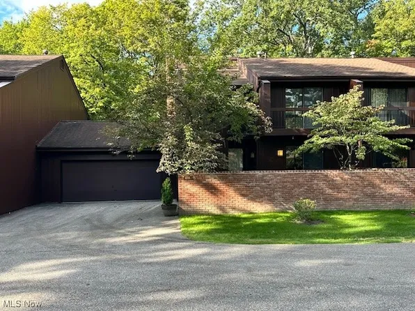 938 Trimble Pl, Northfield, OH 44067