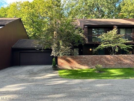 938 Trimble Pl, Northfield, OH 44067