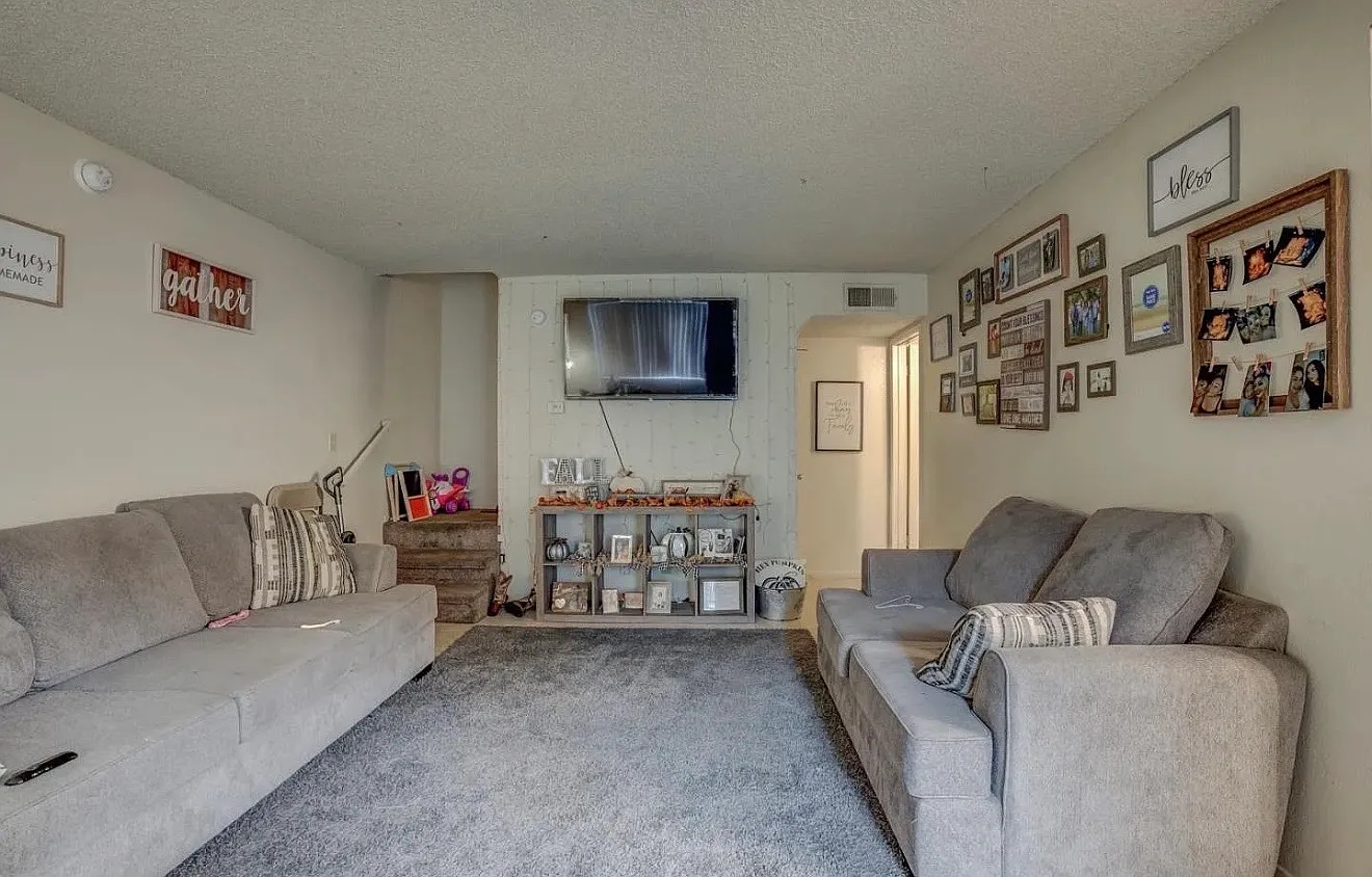2 bed, 1.5 bath, $1,350 — Photo 3