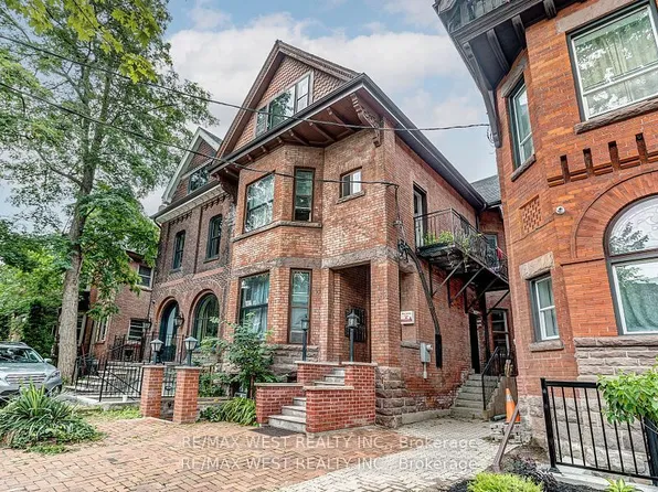125 Madison Ave #301, Toronto, ON M5R 2S3