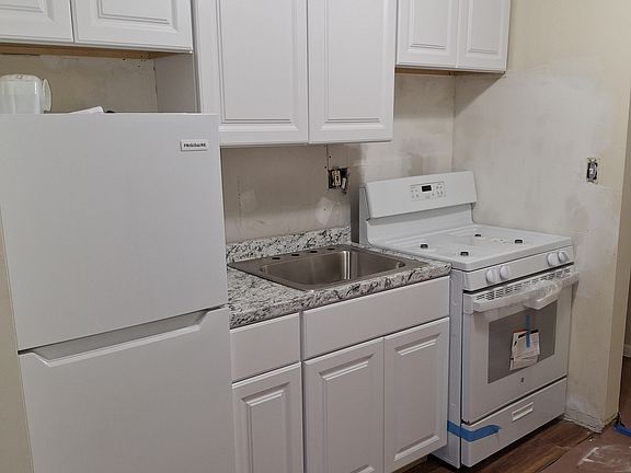 4th image of 479 Broad Ave #6