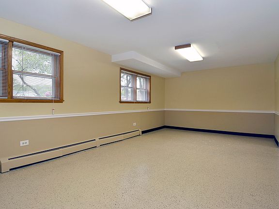 3rd image of 53 Dover Dr
