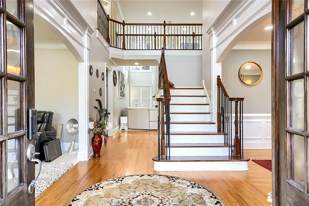5 bed, 4.0 bath, 4730 sqft, $4,000 — Photo 4