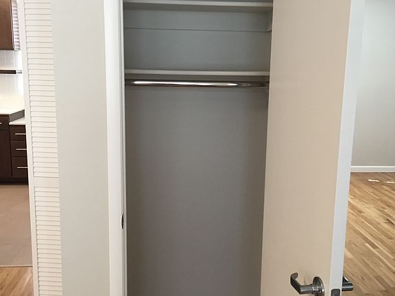 5th image of 1009 Elkgrove Ave APT 4