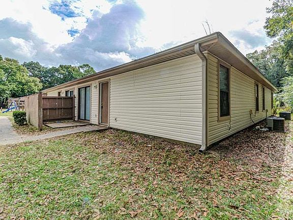 3rd image of 6823 Tiki Ln