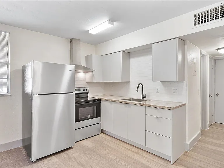 1715 N 16th Ave #115 — Photo 6