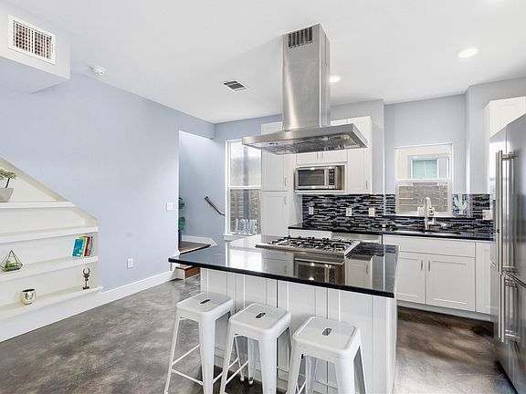 5th image of 2202 Willow St #B