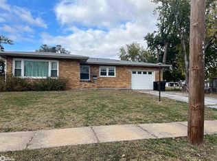 1571 Laurel St, Hamilton, IL 62341