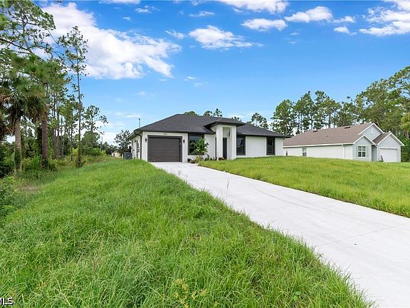 3rd image of 457 Woodman Dr