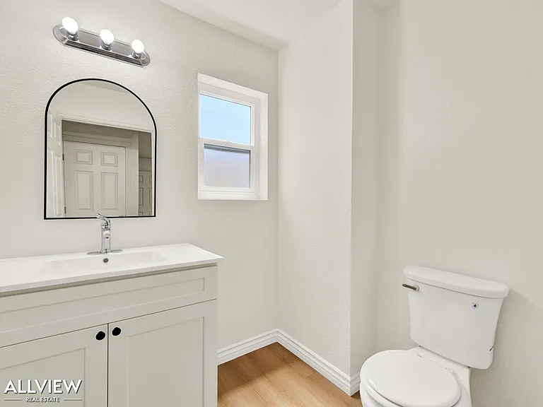 980 E Mission Ave — Photo 17