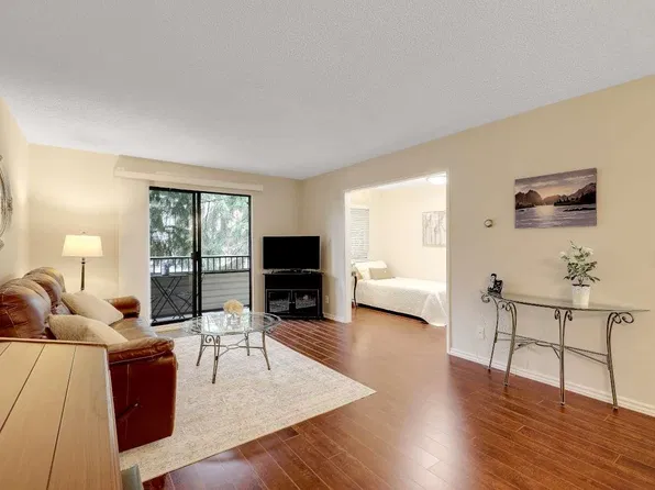 20460 54th Ave #211, Langley, BC V3A 6N6
